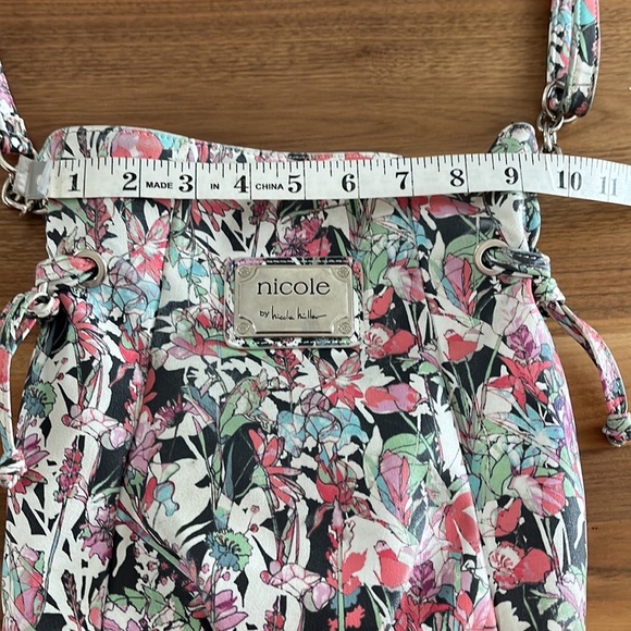 Nicole by Nicole Miller Shoulder Bag/Multicolor Flower Print gently - Picture 4 of 11